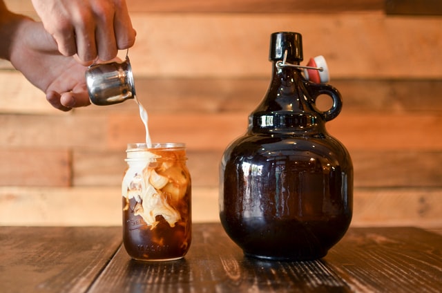 En este momento estás viendo ¿Quieres un café helado suave, de baja acidez y bajo amargor? Prepárate un Cold brew en casa y a tu gusto